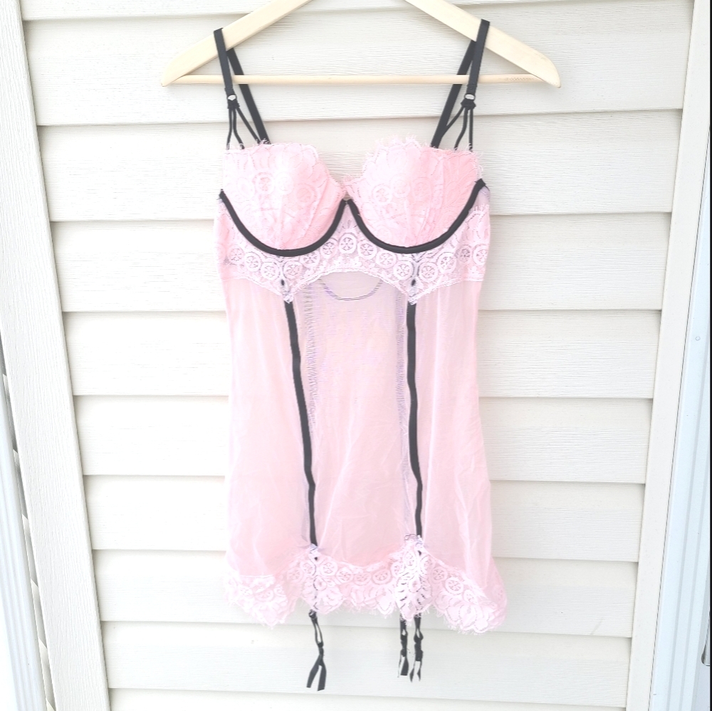 ➕NWOT➕  Pink & Black Lace Gartered Chemis